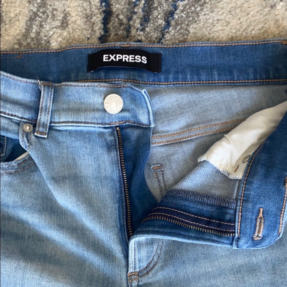 ❌SOLD❌ Ripped Jean Legging - Picture 4 of 5